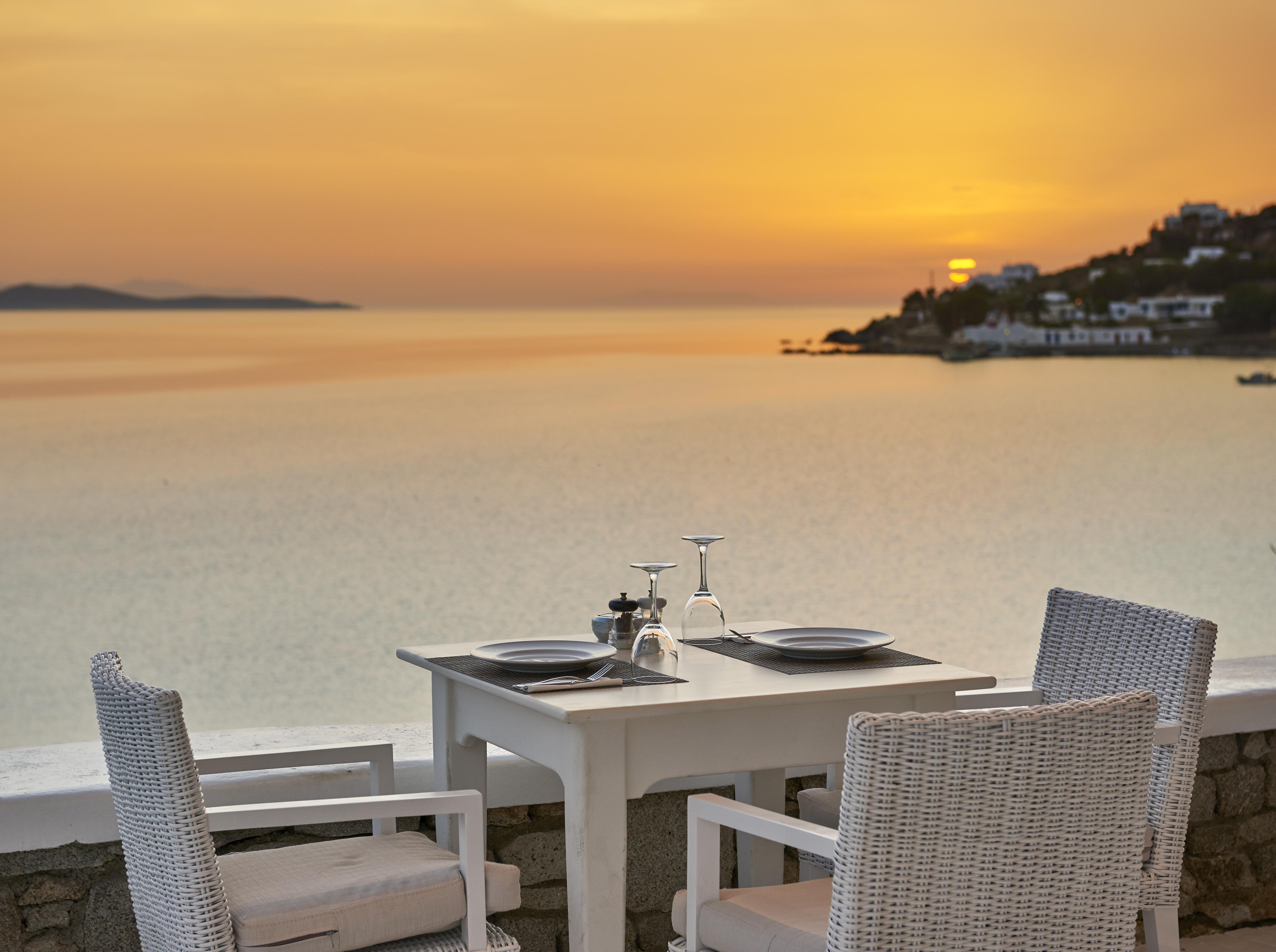 セント ジョン ホテル ヴィラズ ＆ スパ Agios Ioannis Diakoftis エクステリア 写真 Sunset at the restaurant