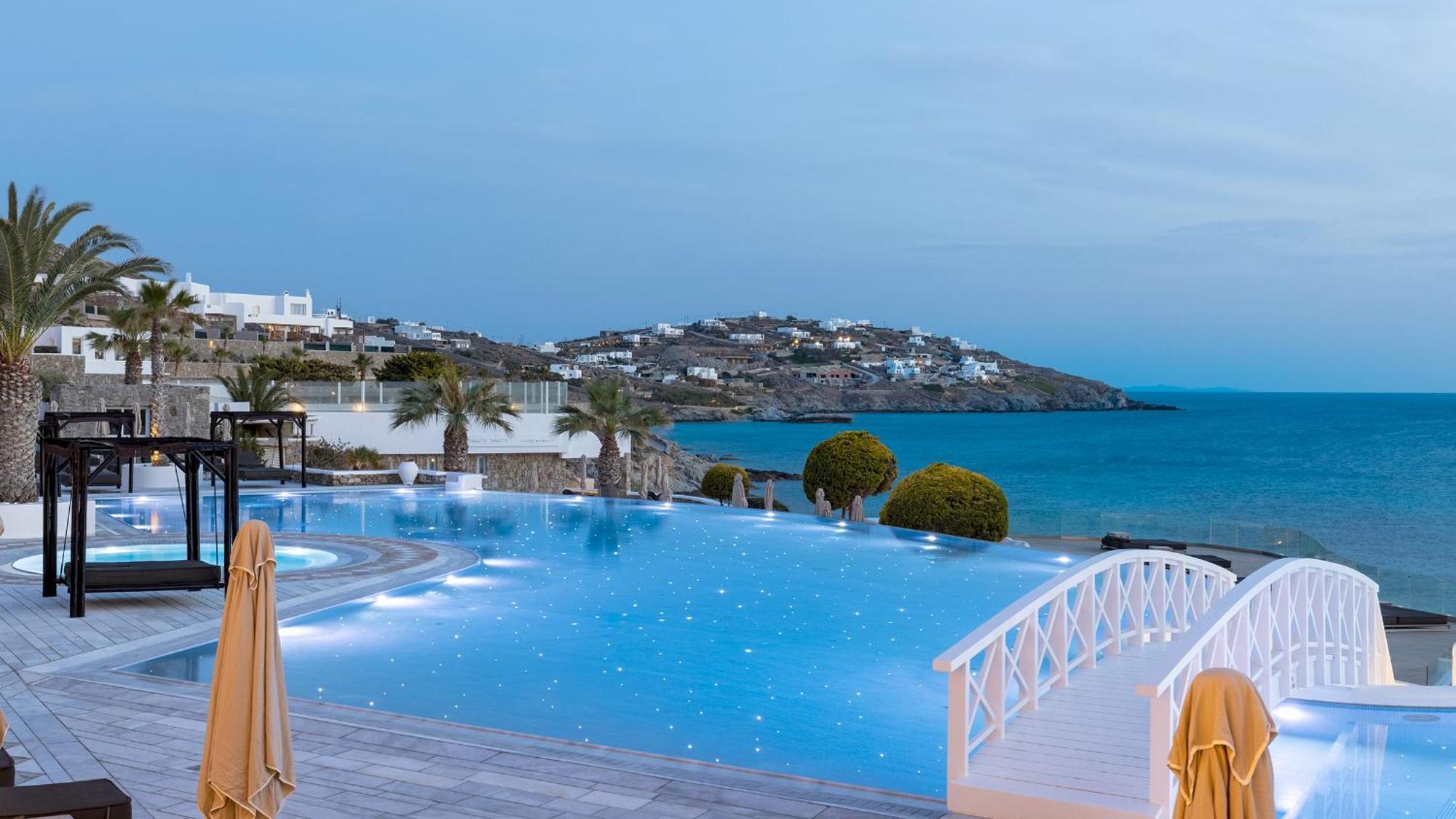 セント ジョン ホテル ヴィラズ ＆ スパ Agios Ioannis Diakoftis エクステリア 写真 Infinity pool at a resort in Mykonos, Greece
