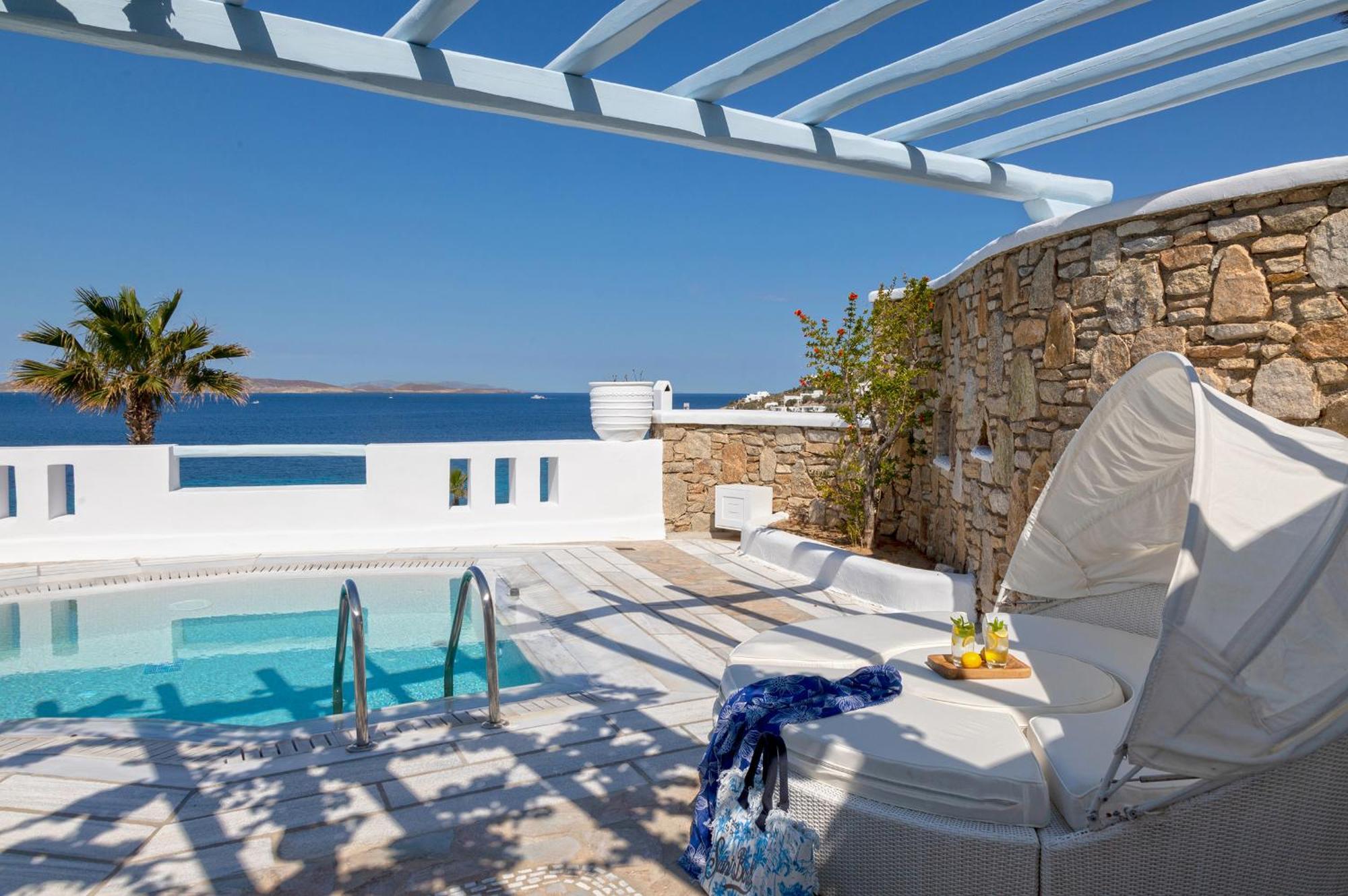 セント ジョン ホテル ヴィラズ ＆ スパ Agios Ioannis Diakoftis エクステリア 写真 A private pool at a luxury hotel in Mykonos, Greece