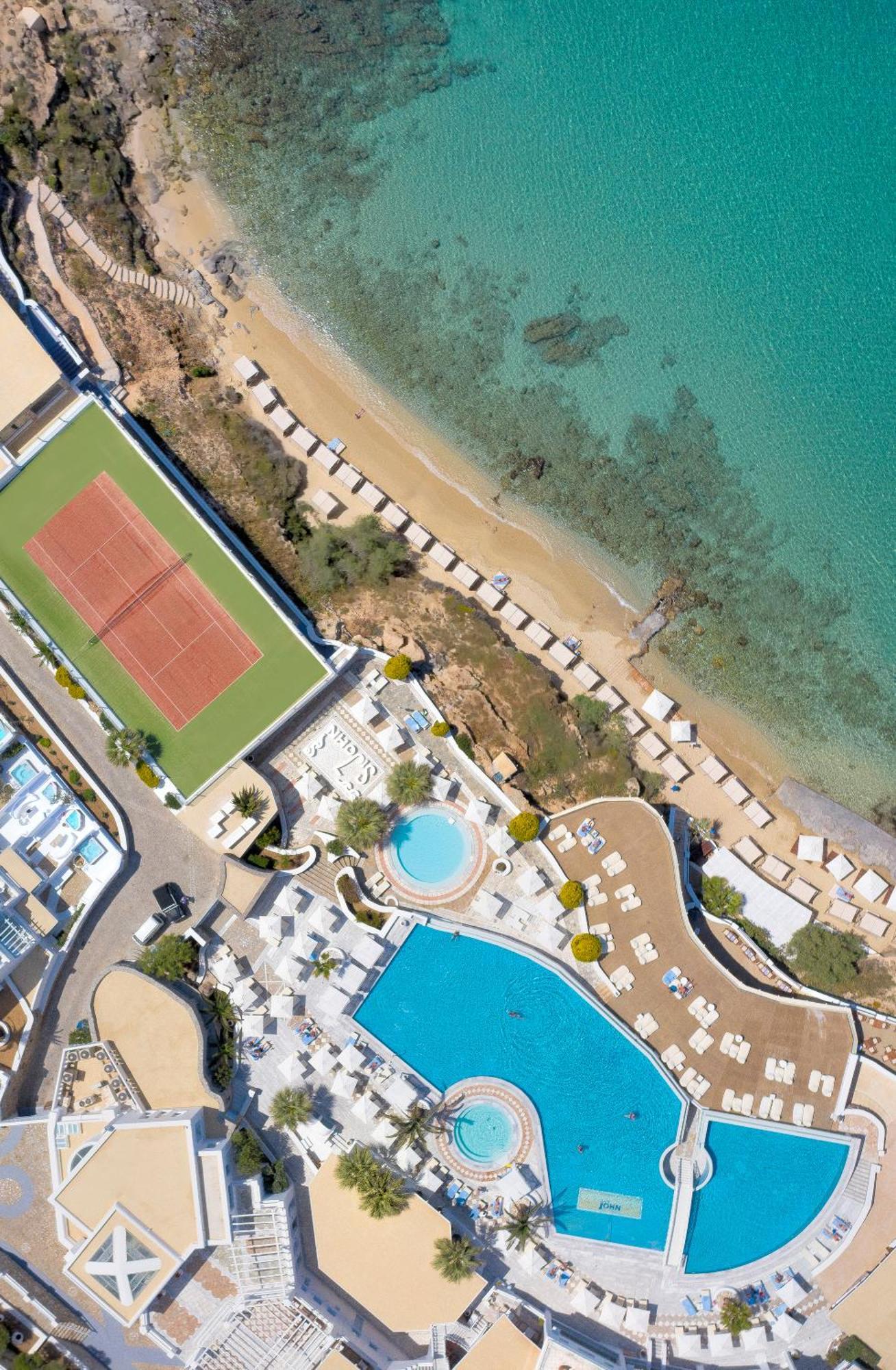 セント ジョン ホテル ヴィラズ ＆ スパ Agios Ioannis Diakoftis エクステリア 写真 Aerial view of the tennis court