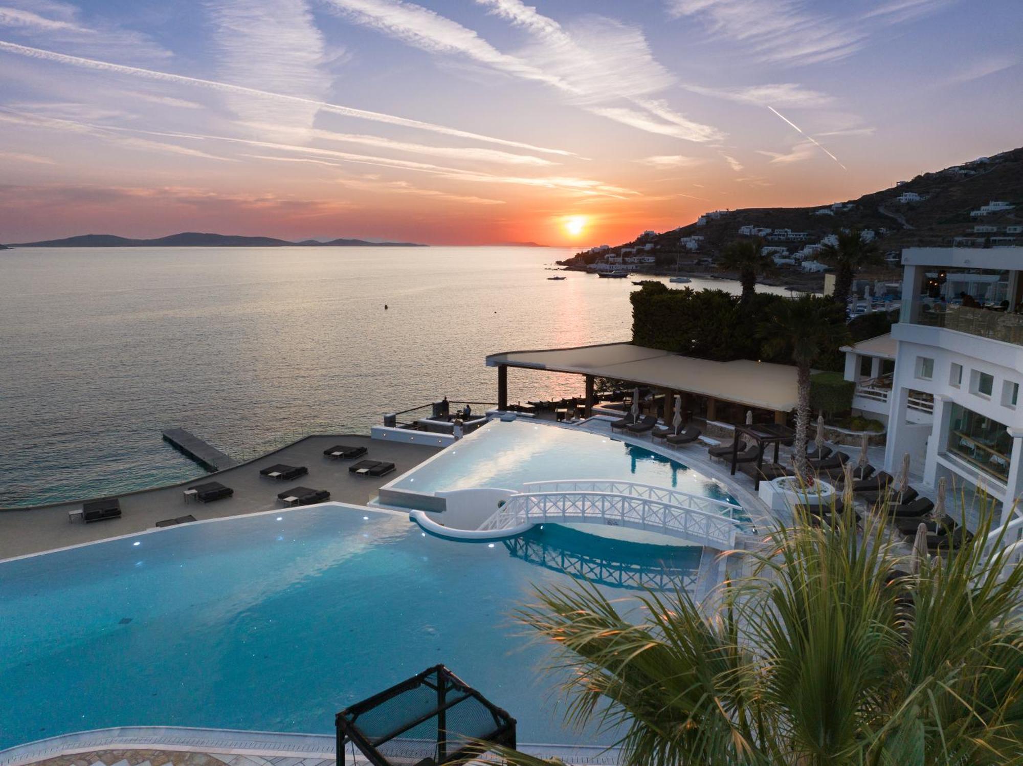 セント ジョン ホテル ヴィラズ ＆ スパ Agios Ioannis Diakoftis エクステリア 写真 Sunset at the Mykonos Grand Resort