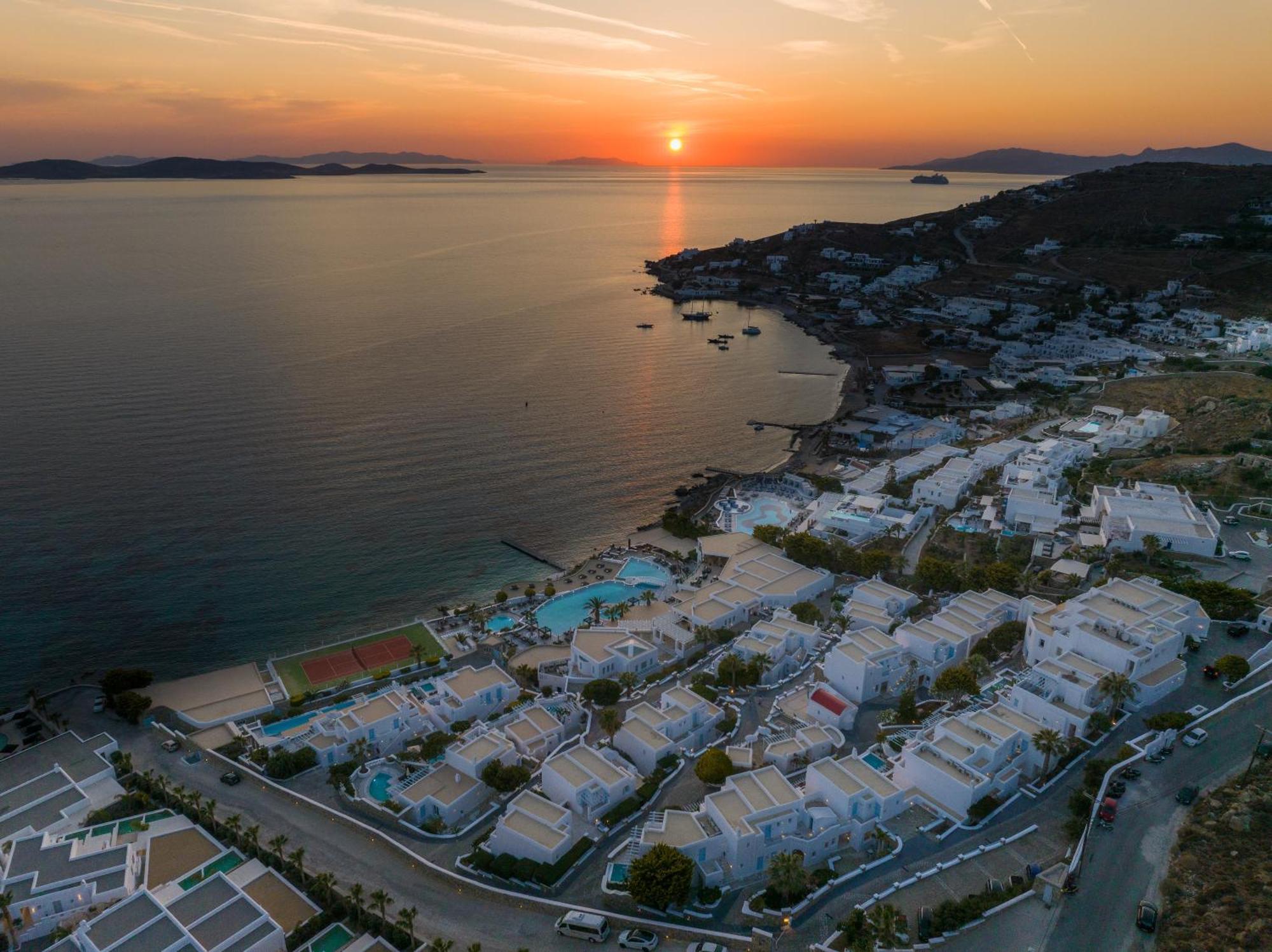 セント ジョン ホテル ヴィラズ ＆ スパ Agios Ioannis Diakoftis エクステリア 写真 Sunset over Mykonos