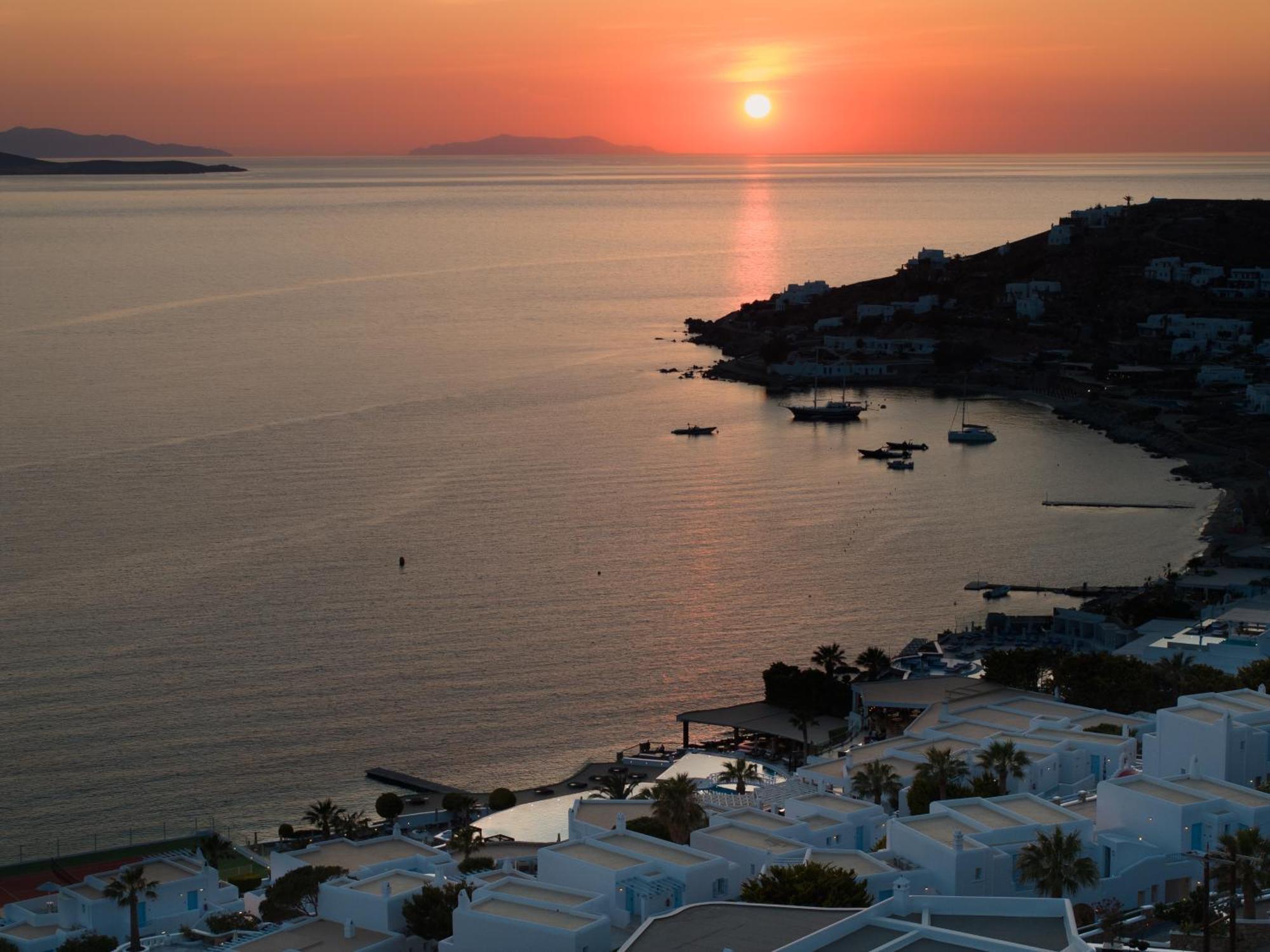 セント ジョン ホテル ヴィラズ ＆ スパ Agios Ioannis Diakoftis エクステリア 写真 Sunset over Mykonos