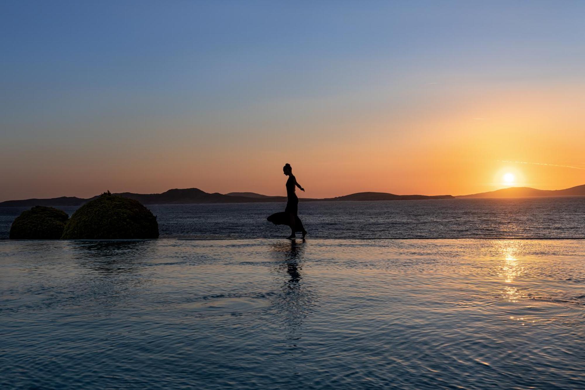 セント ジョン ホテル ヴィラズ ＆ スパ Agios Ioannis Diakoftis エクステリア 写真 Sunset at the beach